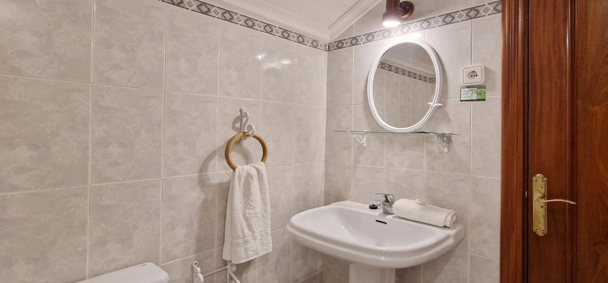 Cosma House Hotel Hinojedo Room photo